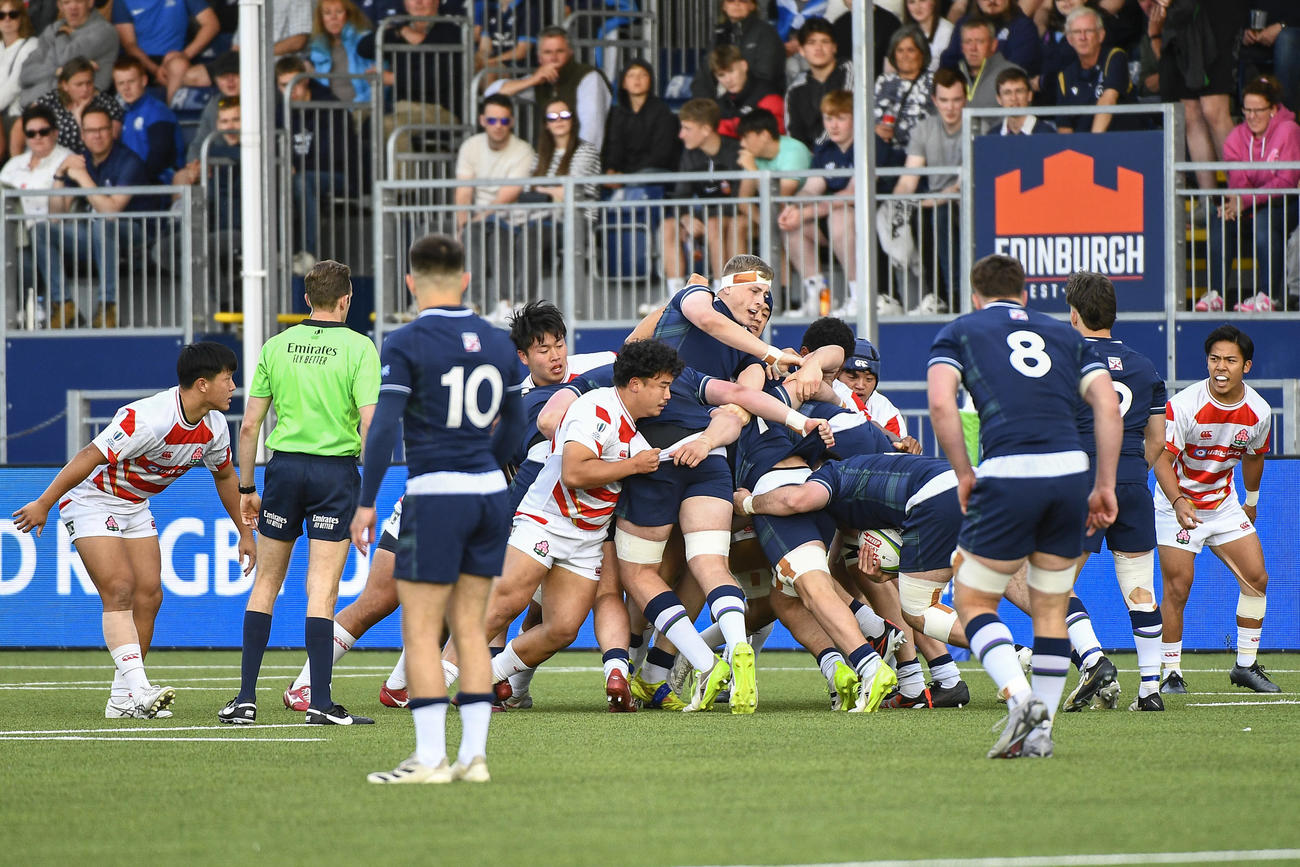 ワールドラグビーU20トロフィーでスコットランドと対戦した赤と白のジャージーの日本代表（C）JRFU