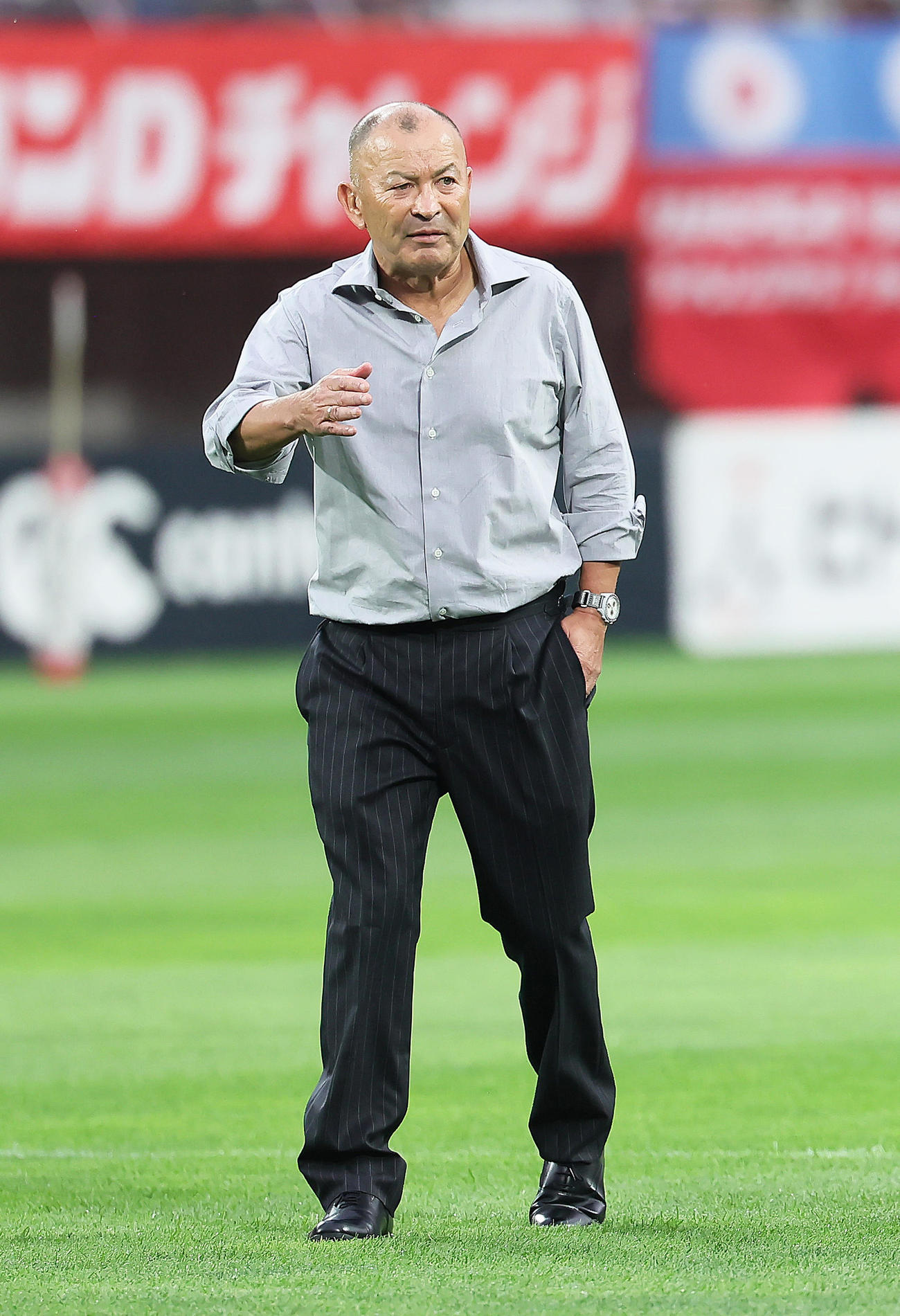 日本対ジョージア　試合前、練習を見つめるエディーHC（撮影・足立雅史）