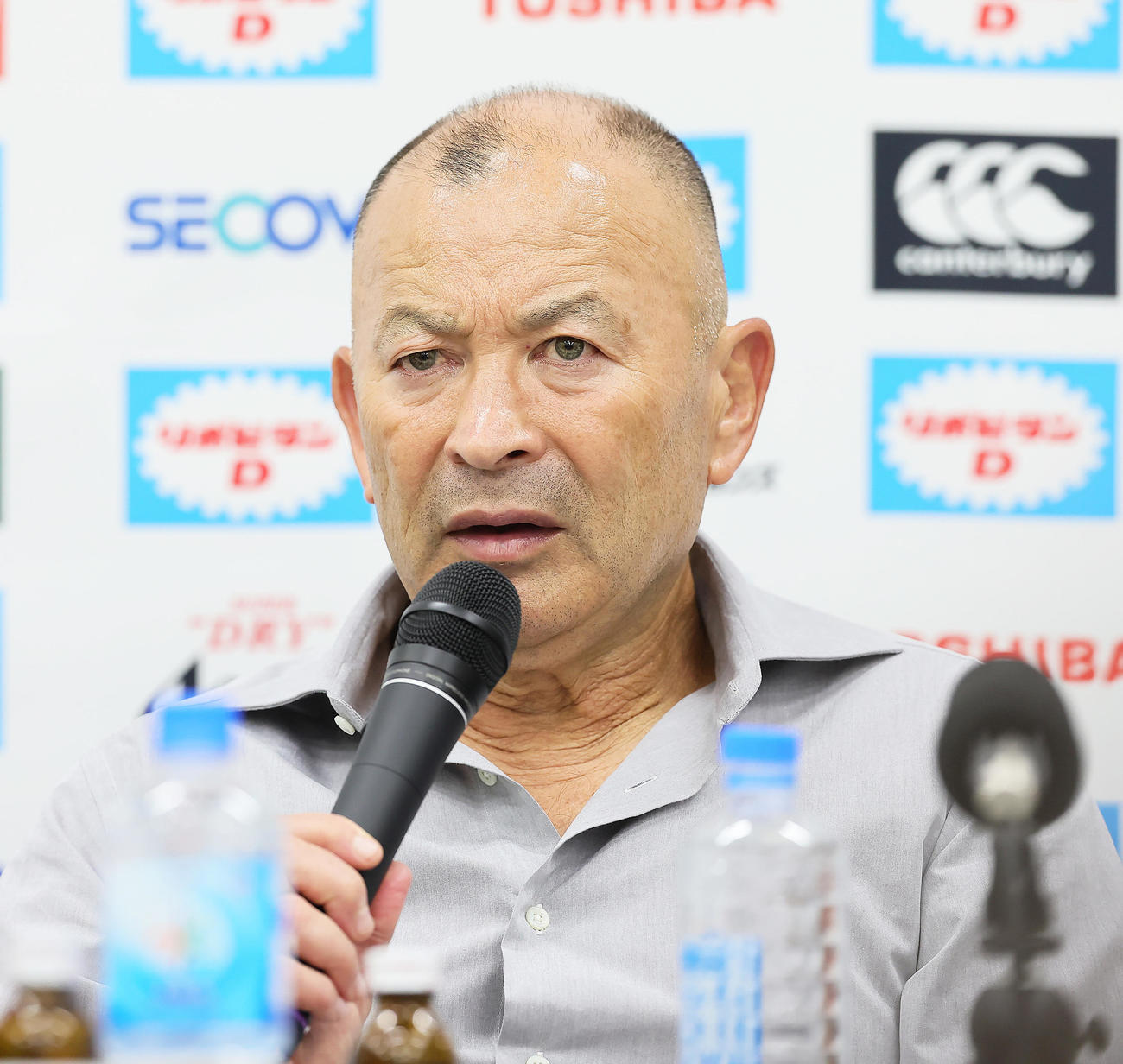 日本対ジョージア　試合後の会見に臨むエディー・ジョーンズHC（撮影・足立雅史）