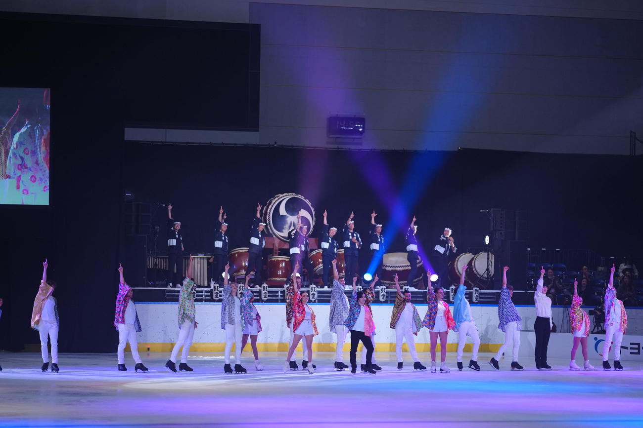 THE ICE愛知公演のグランドフィナーレでポーズを決めるスケーターたち（C）THE ICE 2024