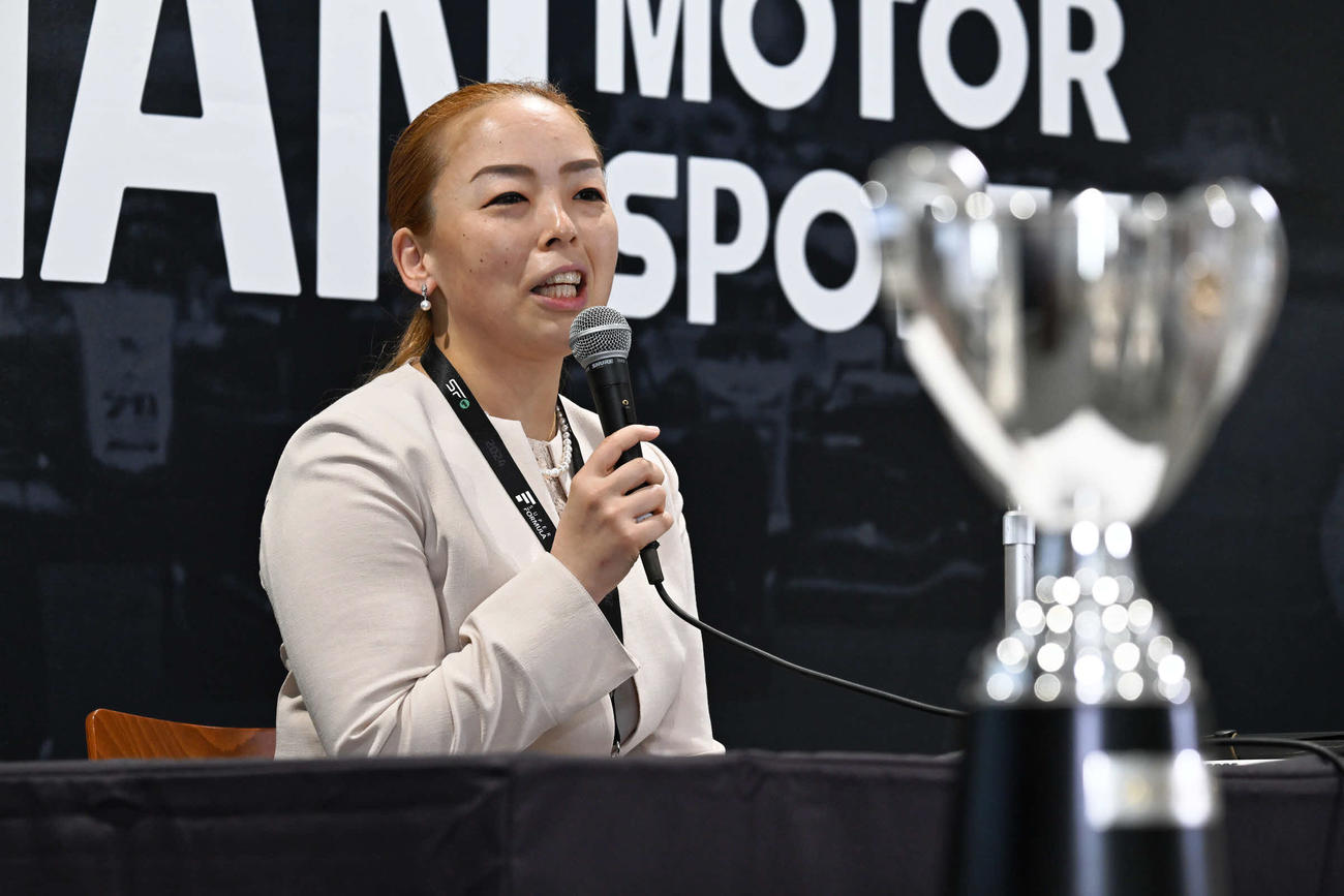 スーパーフォーミュラ第4戦のドライバーズブリーフィングにご臨席した瑶子女王殿下（JRP提供）