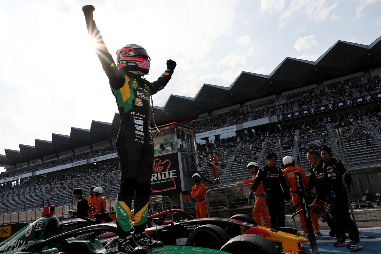 富士スピードウェイで行われたスーパーフォーミュラ第4戦で今季初、通算3勝目を挙げた坪井翔（JRP提供）