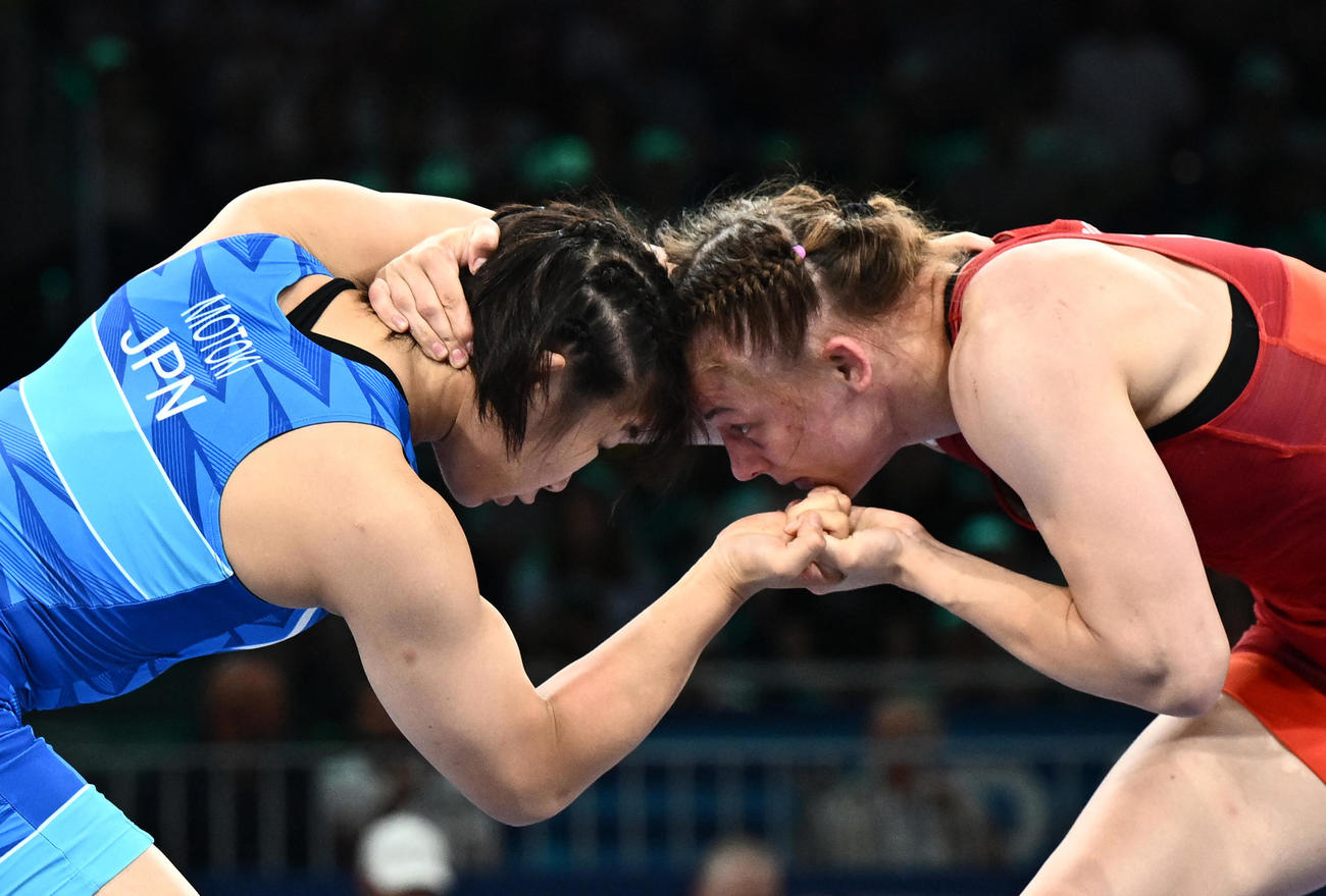 女子62キロ級決勝　イリーナ・コリアデンコ（ウクライナ）を破り、金メダルに輝いた元木咲良（ロイター）