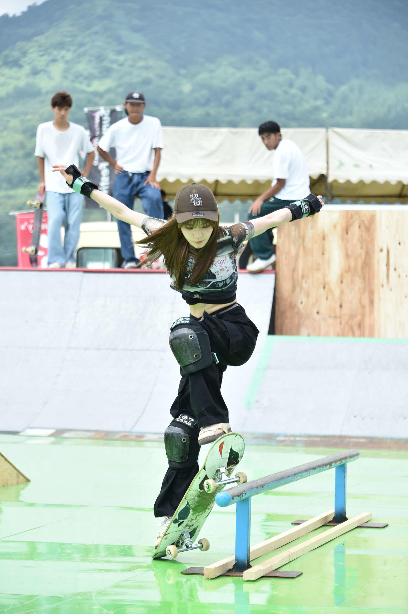 デモンストレーションを行う清司