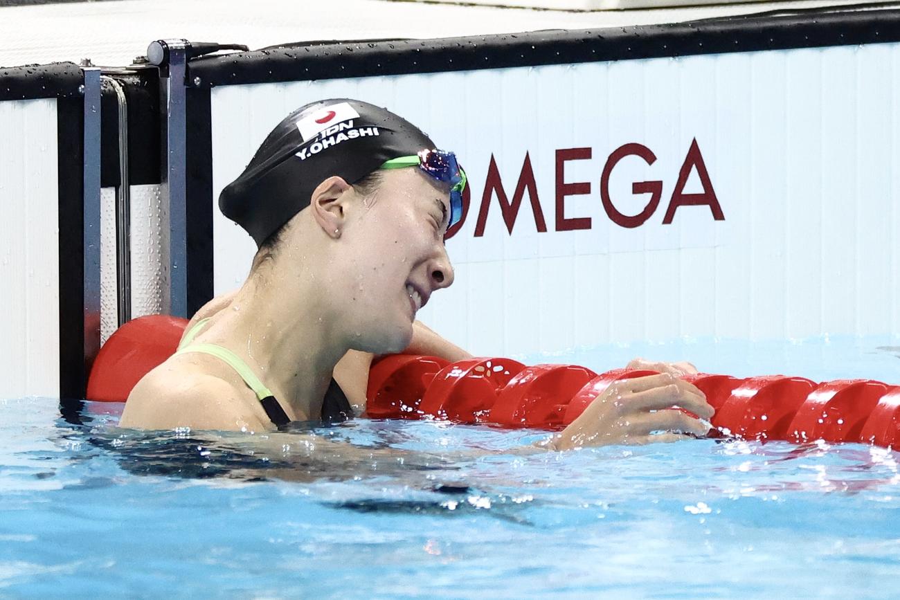 女子200メートル個人メドレー準決勝で敗退となり苦笑いする大橋悠依（2024年8月2日撮影）