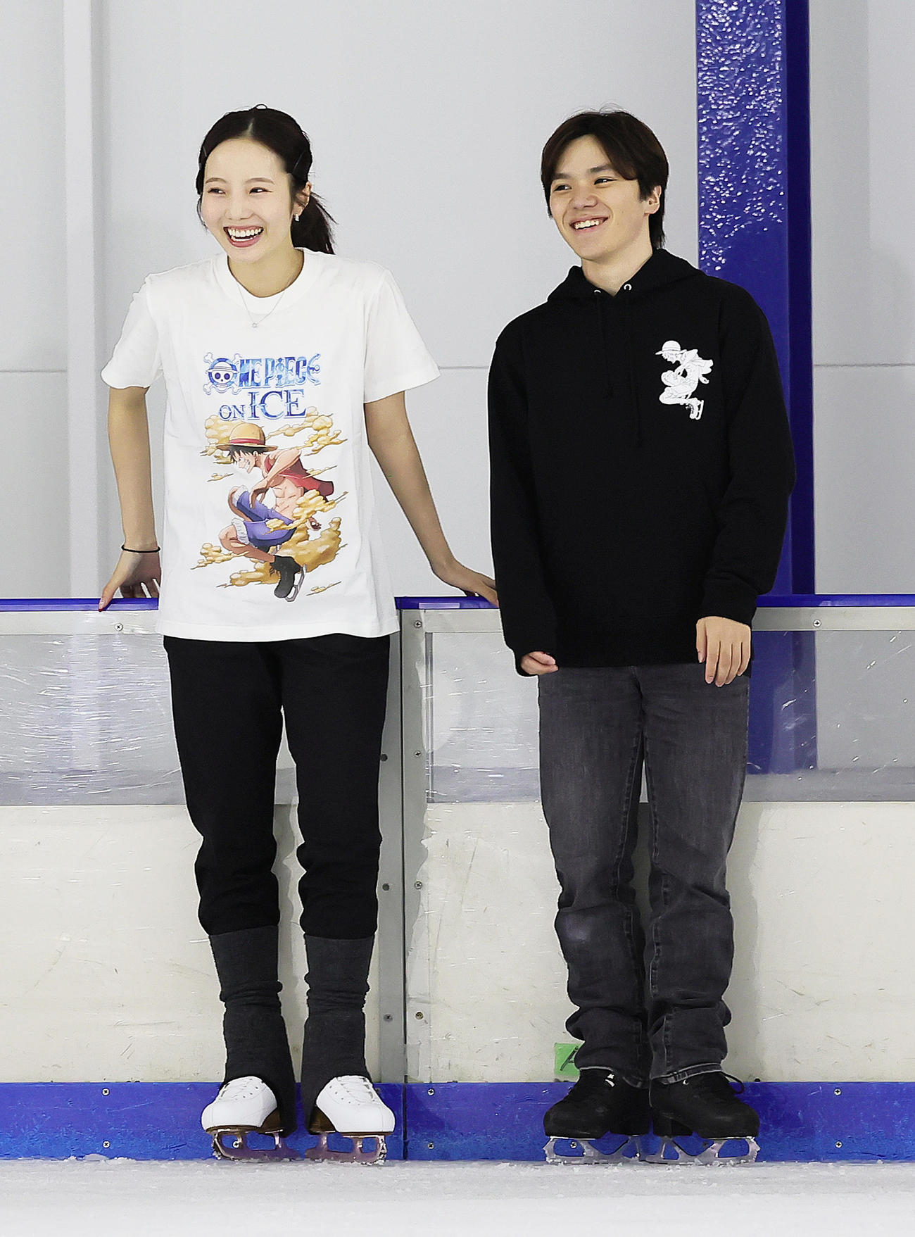 リハーサルを公開し、笑顔を見せる宇野さん（右）と本田真さん（撮影・足立雅史）　