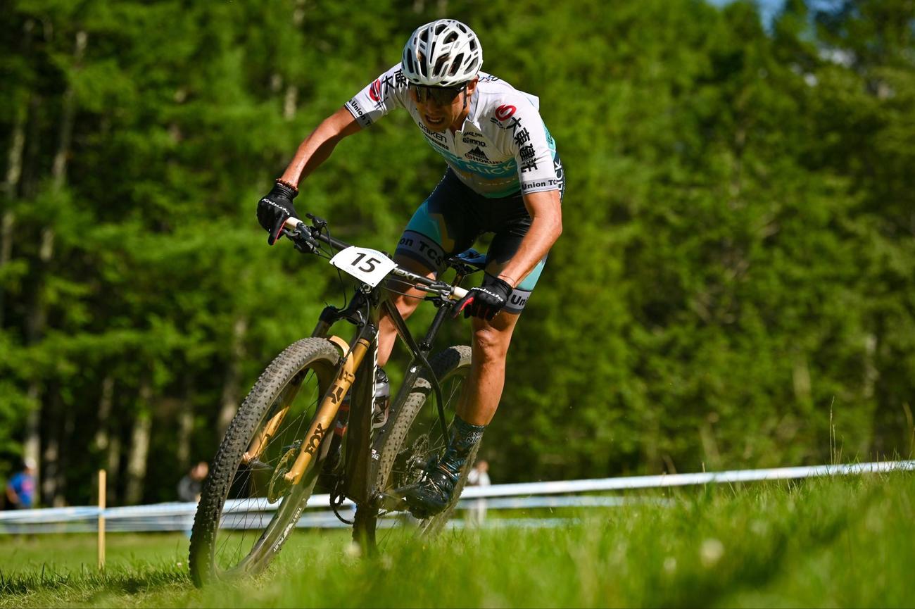 MTBの山本は芝生コースを全力で攻める（本人提供）