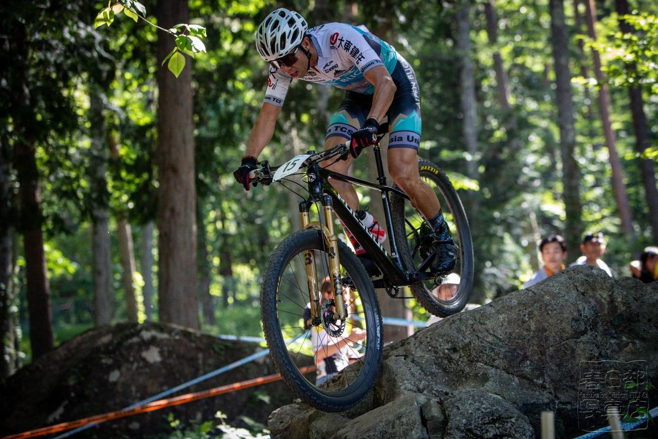 MTBの山本は岩場のコースを全力で攻める（本人提供）