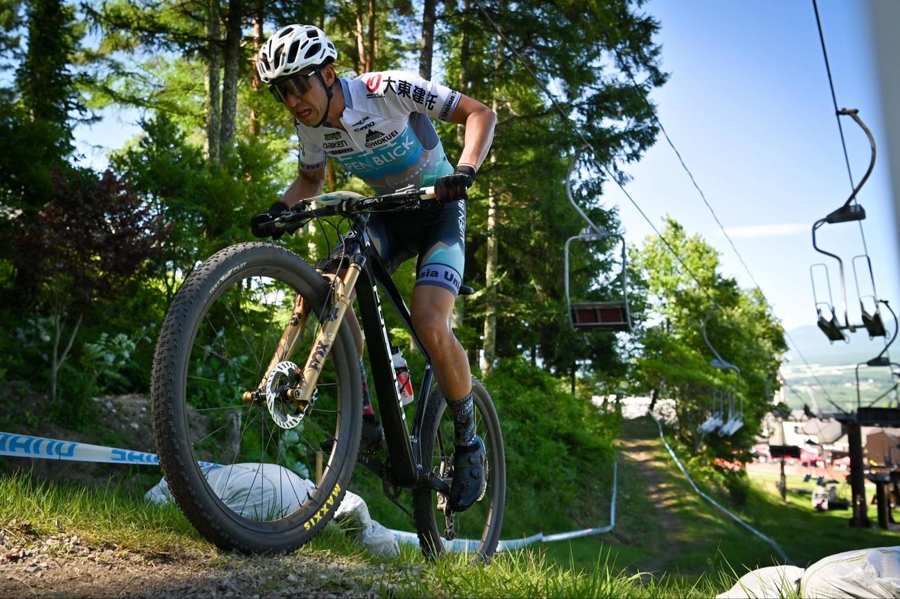 MTBの山本はコースを全力で攻める（本人提供）