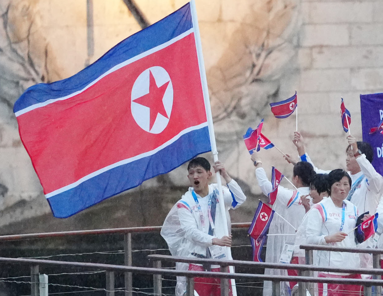 パリ五輪開会式での北朝鮮の選手団（2024年7月撮影）
