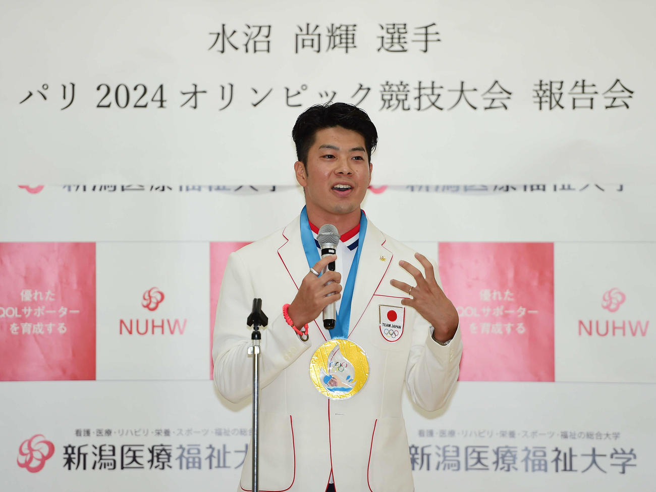 パリ五輪の報告会に臨む水沼