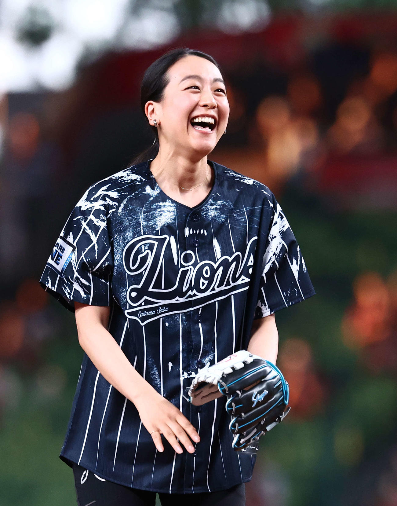 西武対楽天　開始前、始球式を務める浅田真央さん（撮影・河田真司）