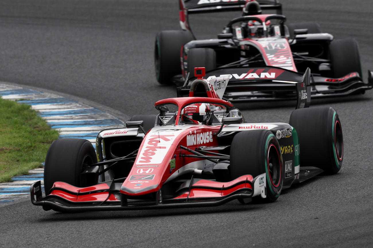 スーパーフォーミュラ第5戦で、フリー走行で力走するJuju（JRP提供）
