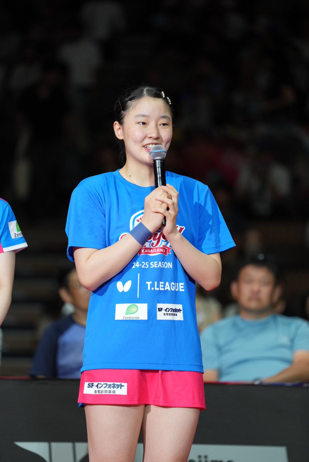 ノジマTリーグ7季目女子開幕戦、神奈川対日本生命　Tリーグ特別表彰を受賞した張本（撮影・小沢裕）