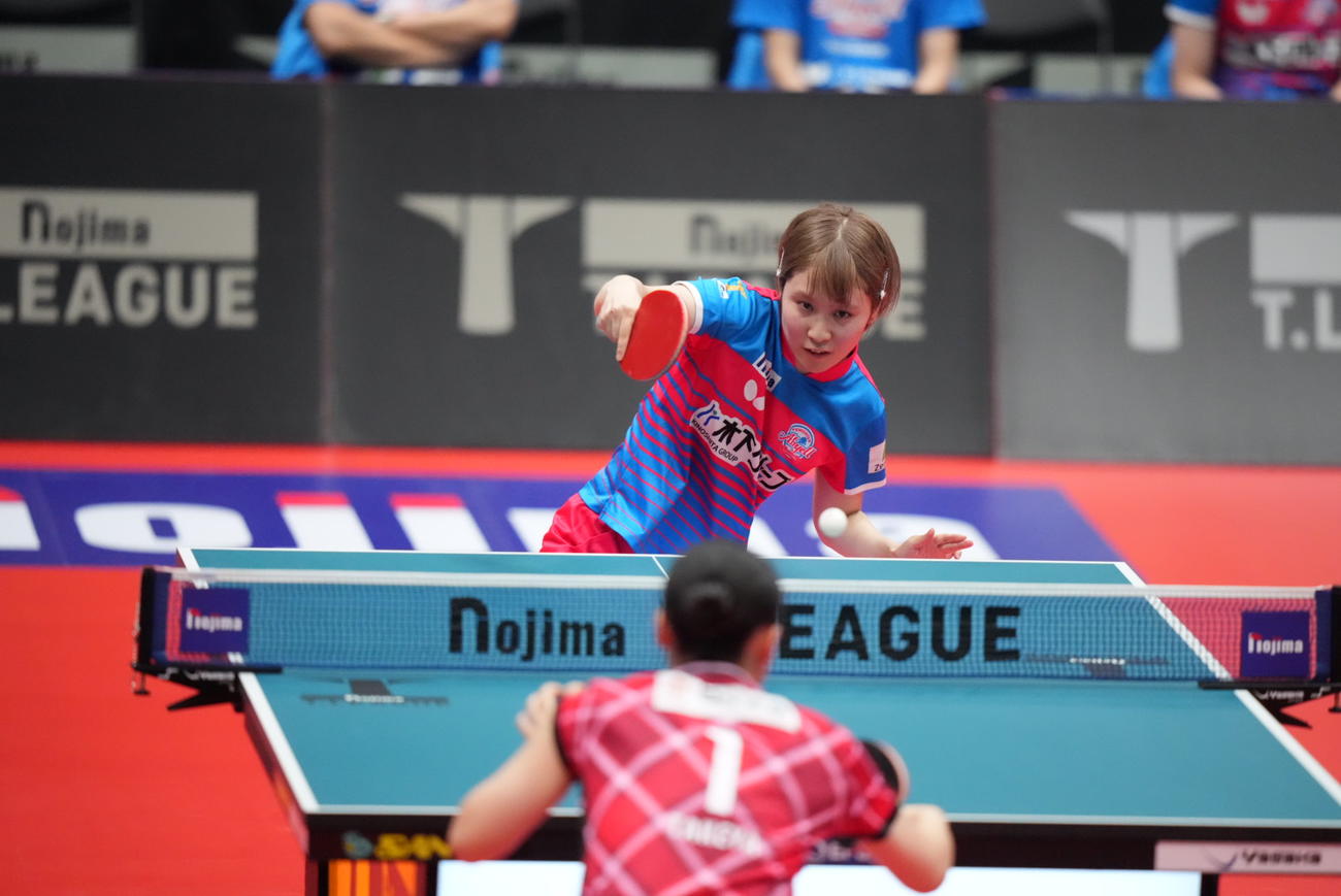 ノジマTリーグ7季目女子開幕戦、神奈川対日本生命　シングルス　平野対竹谷　シングルスを制した平野（撮影・小沢裕）