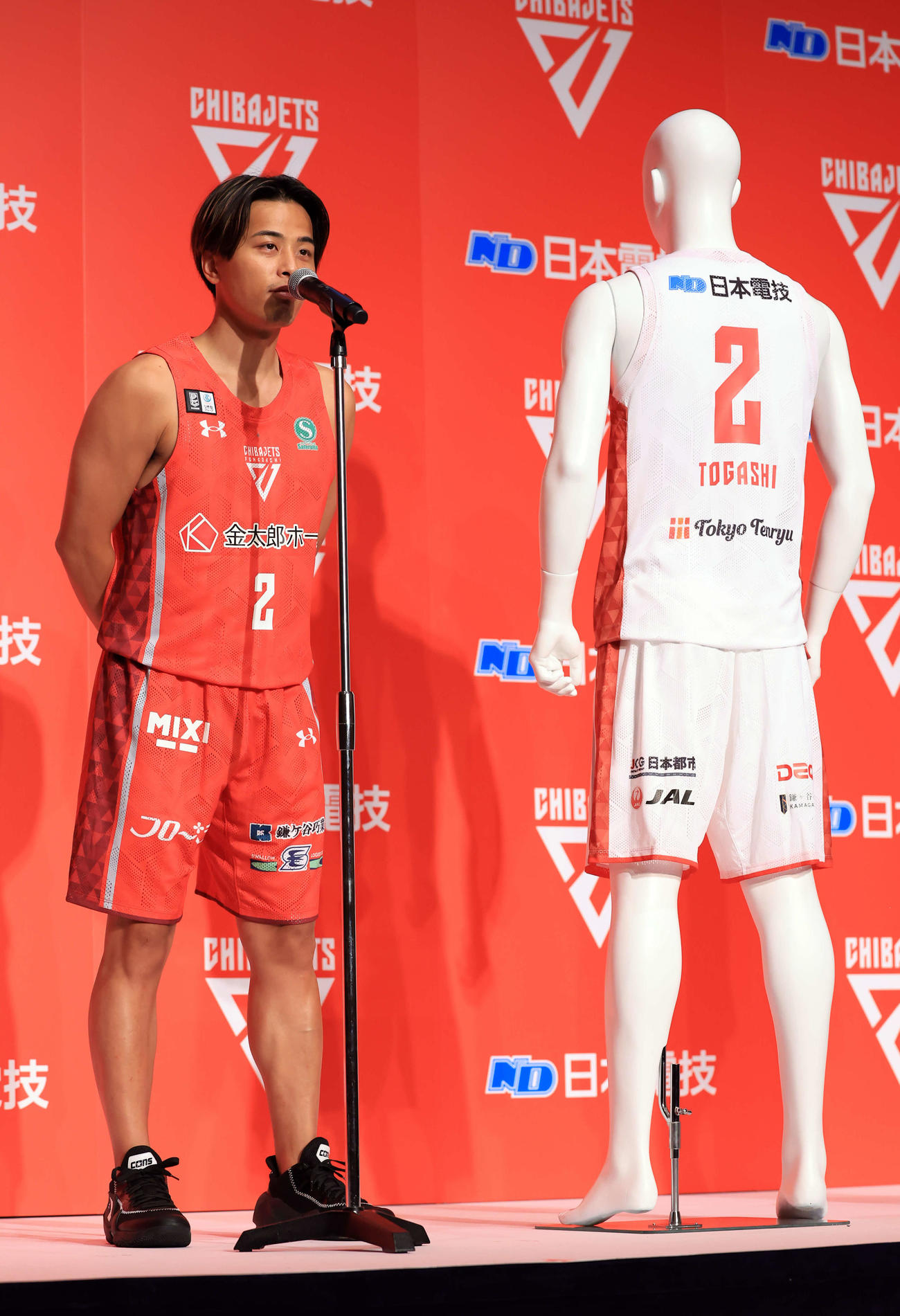 千葉Jユニホーム発表会見に登場した富樫（撮影・浅見桂子）