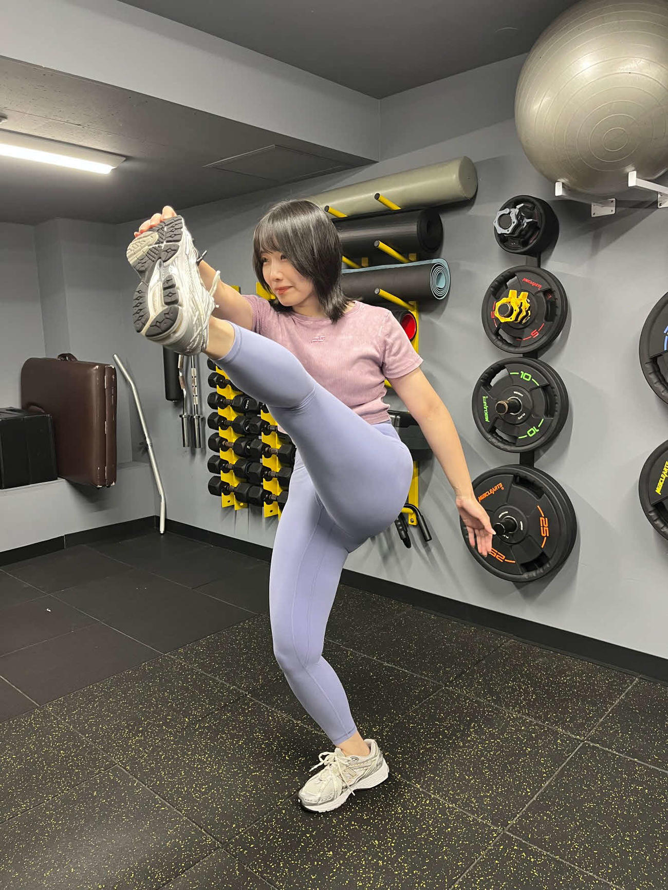 手のひらとつま先をタッチ