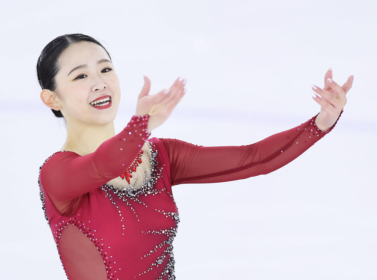 シニア女子SPで演技を終え、笑顔を見せる青木（撮影・足立雅史）