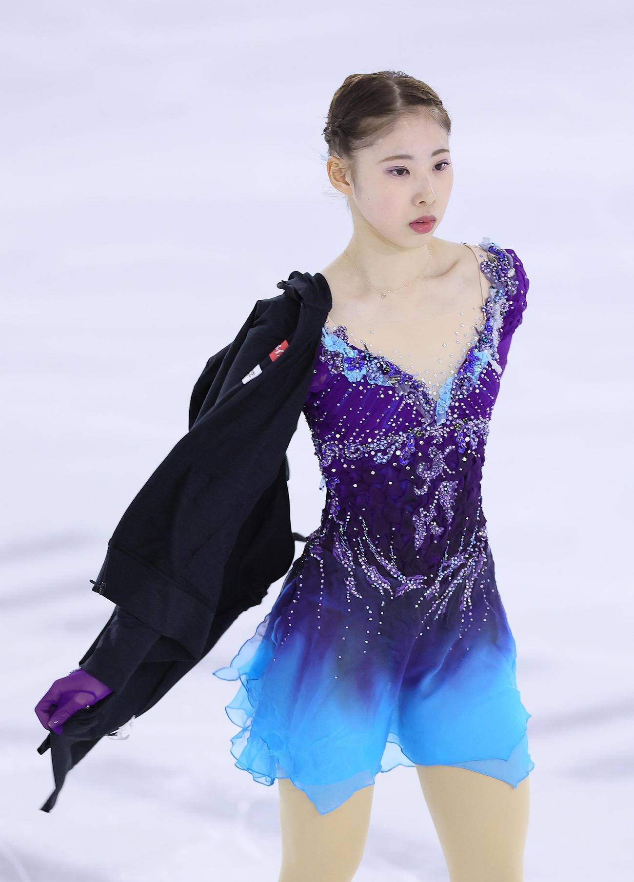 シニア女子ショートプログラムSPの演技の準備をする住吉（撮影・足立雅史）