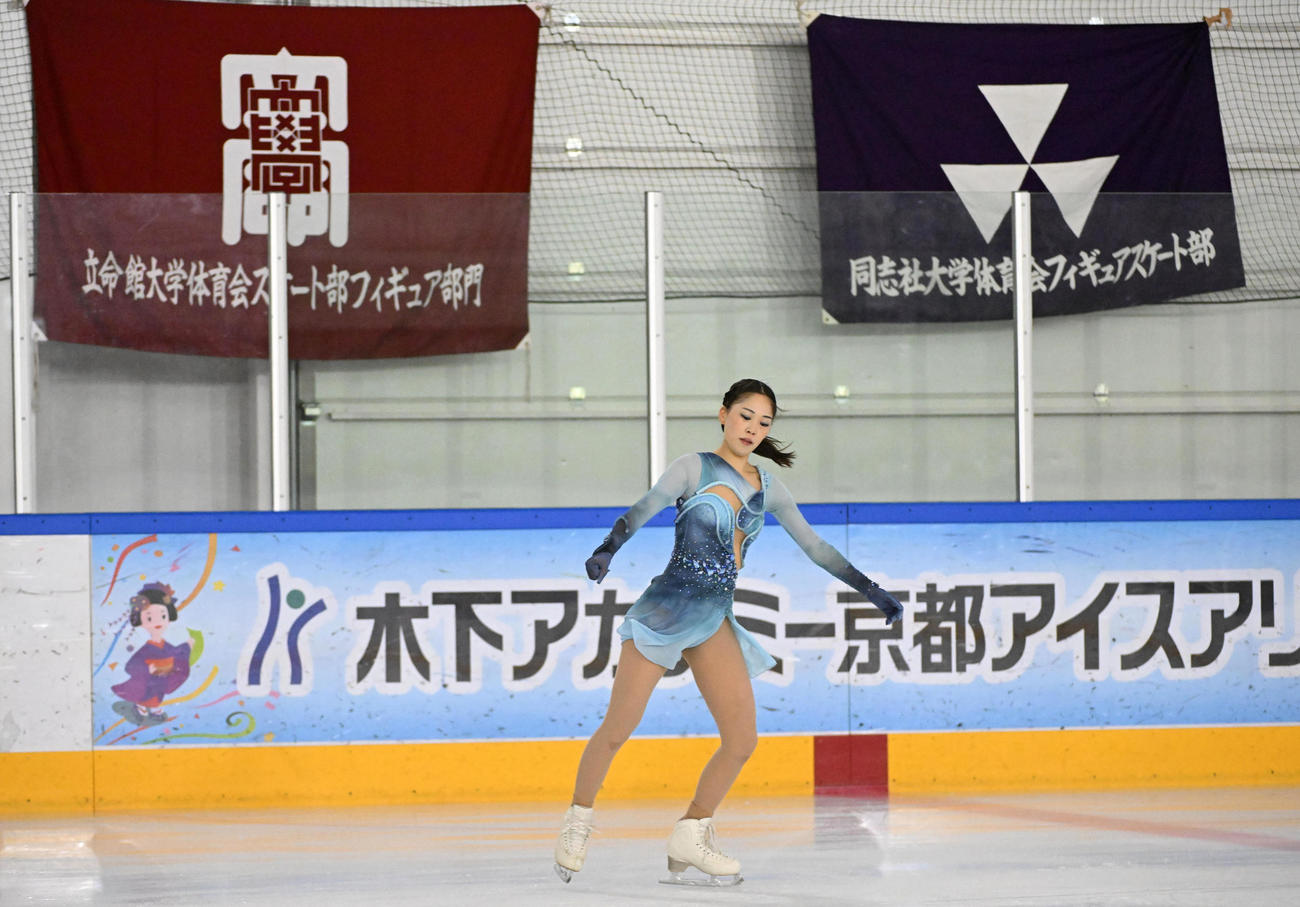 立命館大学対同志社大学フィギュアスケート定期戦で演技する同志社大・吉田（撮影・前岡正明）