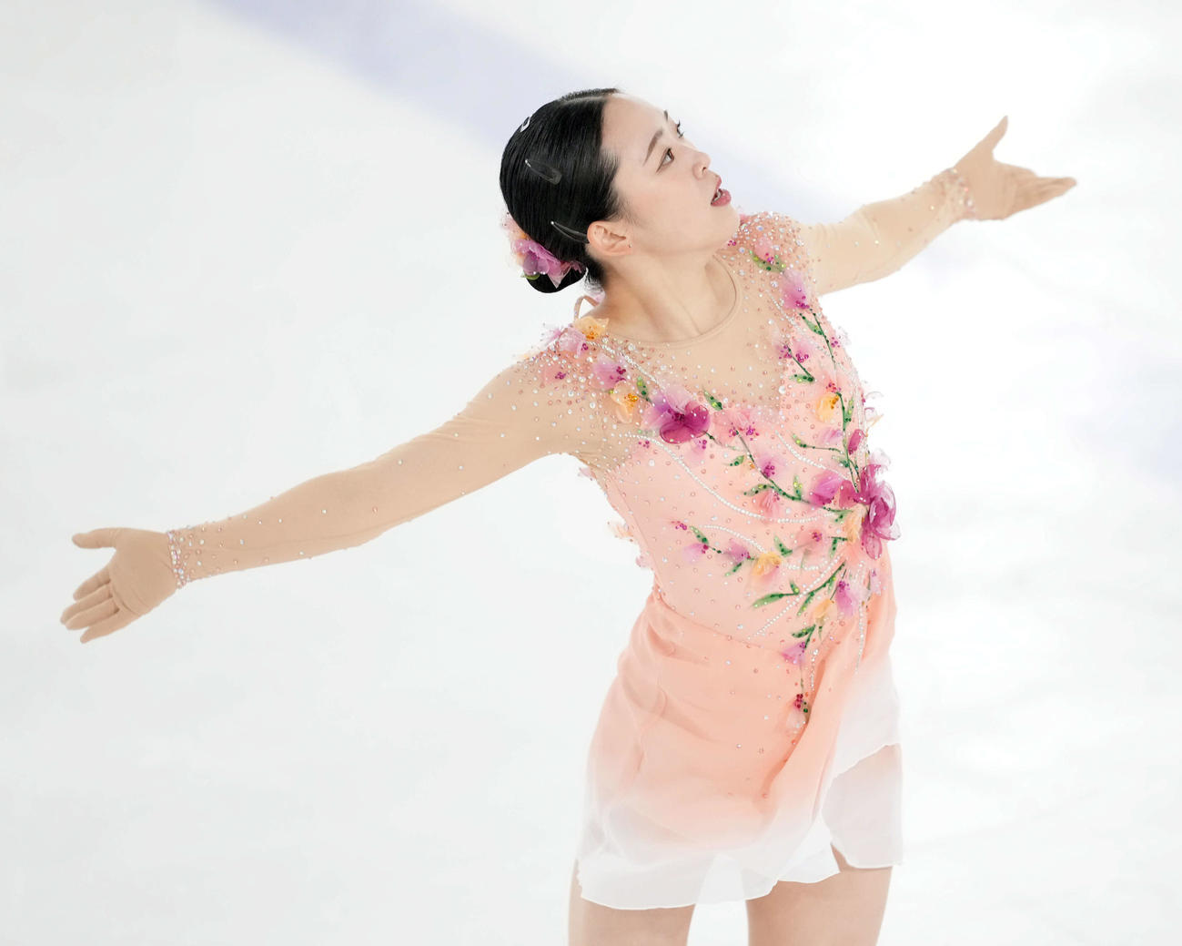 シニア女子フリーで演技を披露する青木祐奈（撮影・たえ見朱実）