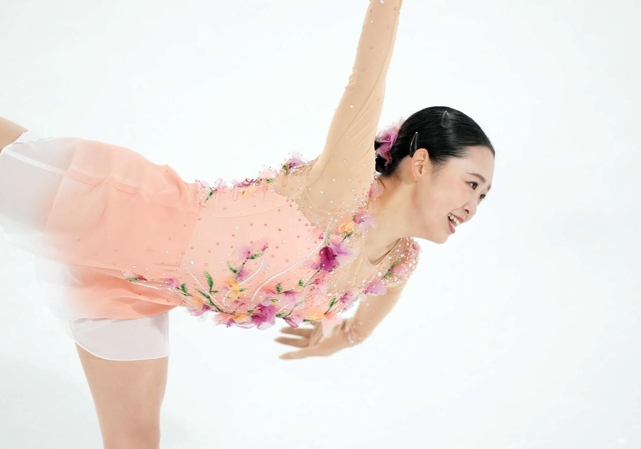 シニア女子フリーで演技を披露する青木祐奈（撮影・たえ見朱実）