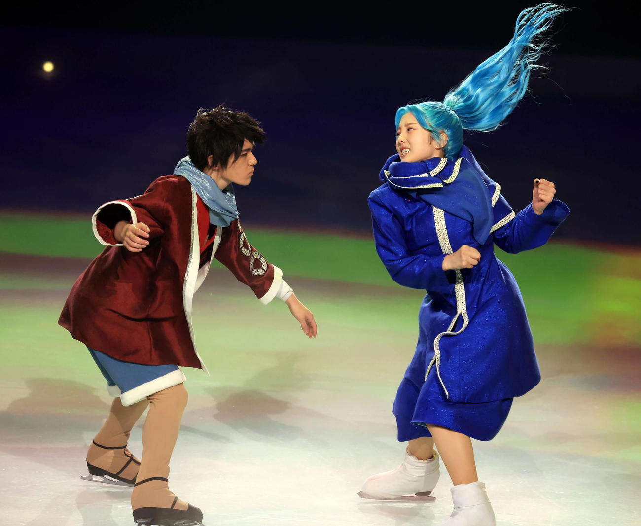 「ワンピース・オン・アイス」でケンカの場面を熱演する宇野昌磨さん（左）と本田真凜さん（撮影・浅見桂子）