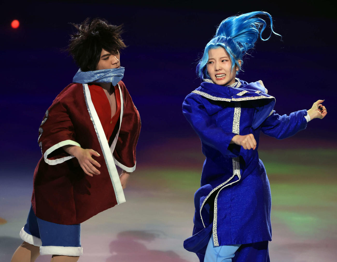 「ワンピース・オン・アイス」でケンカの場面を熱演する宇野昌磨さん（左）と本田真凜さん（撮影・浅見桂子）