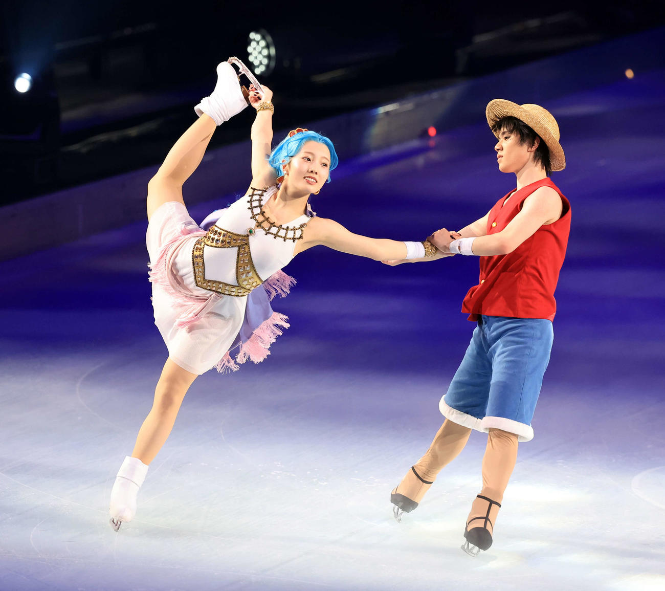 「ワンピース・オン・アイス」で熱演する宇野昌磨さん（右）と本田真凜さん（撮影・浅見桂子）