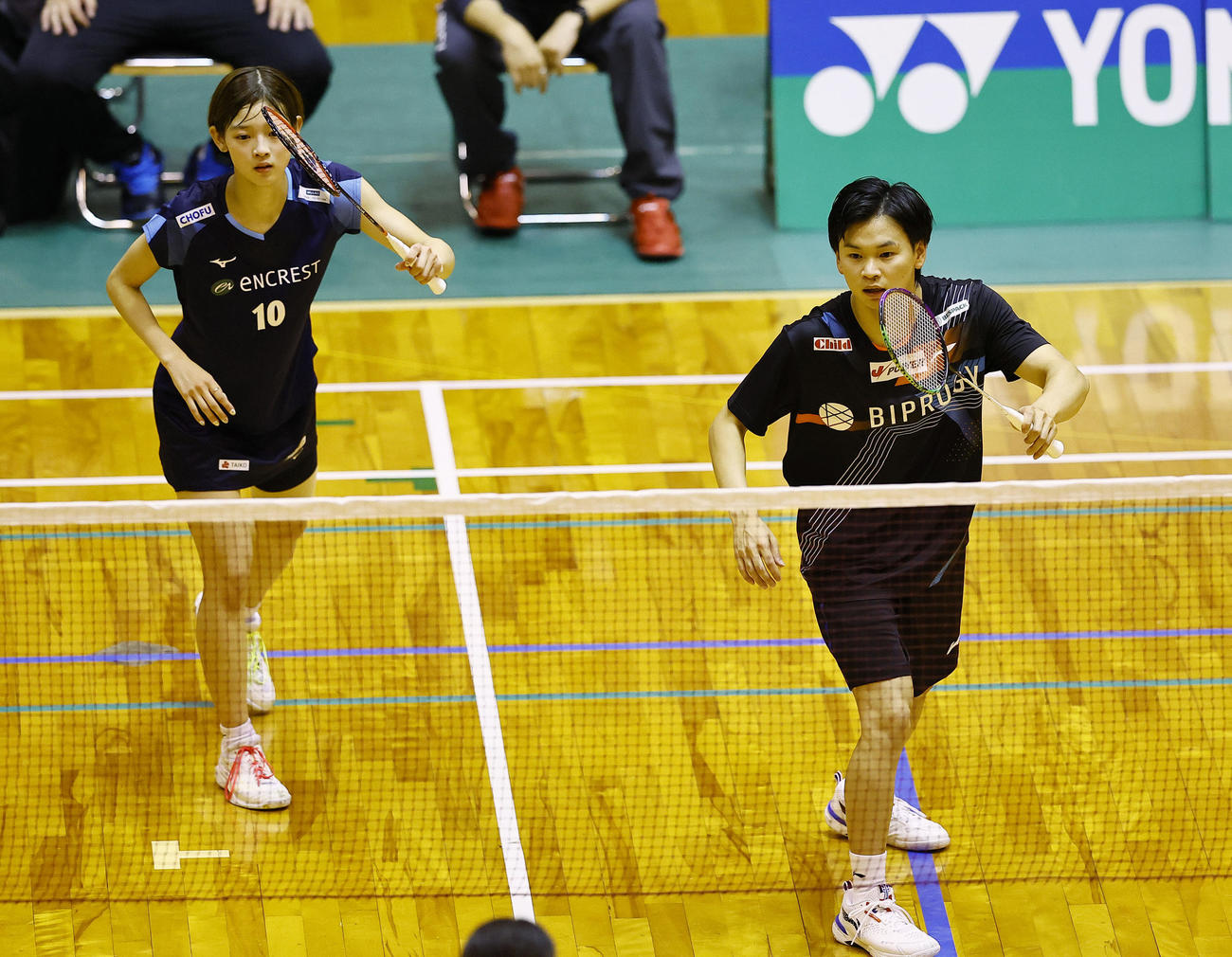 混合ダブルス　2回戦を突破した渡辺（右）・田口組（撮影・藤尾明華）