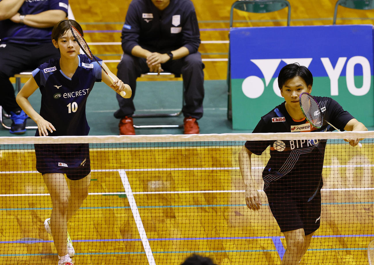 混合ダブルス　初戦に臨んだ渡辺（右）・田口組（撮影・藤尾明華）