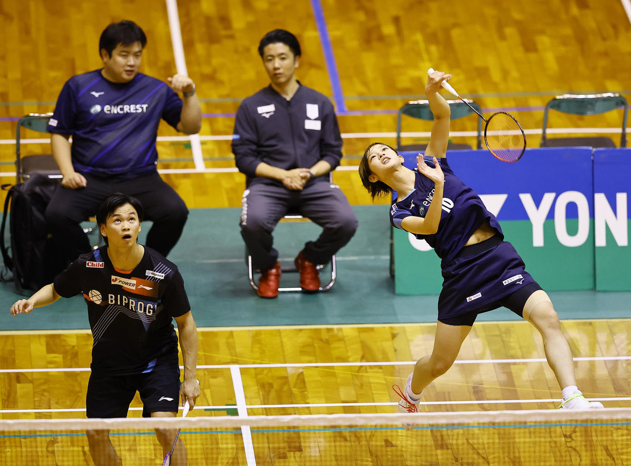 混合ダブルス　2回戦を突破した渡辺（左）・田口組（撮影・藤尾明華）