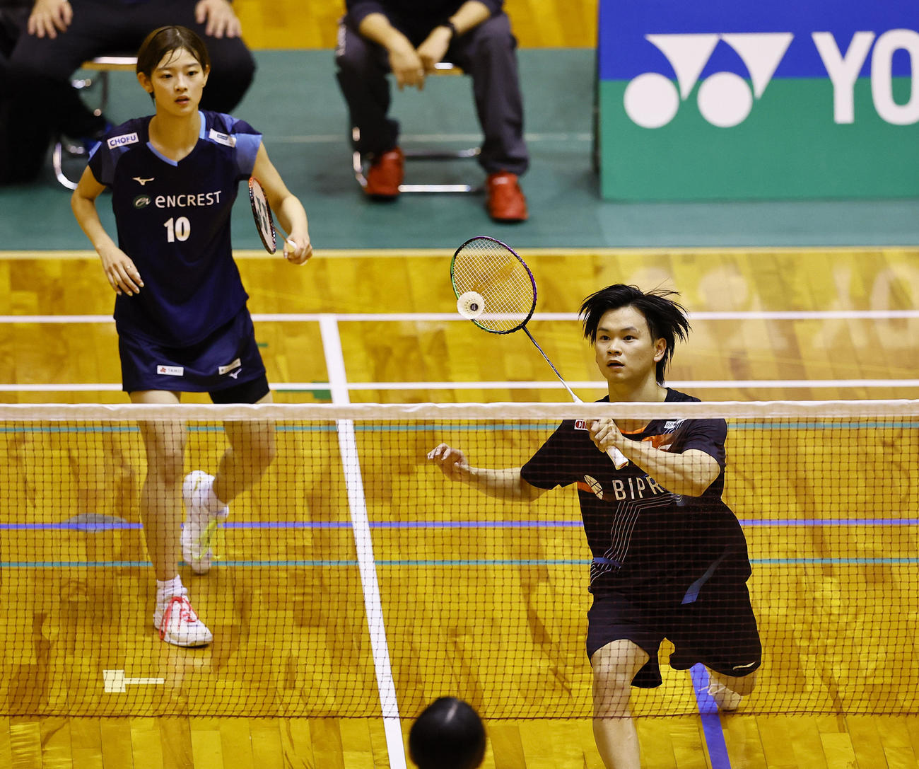 混合ダブルス　初戦に勝利した渡辺（右）・田口組（撮影・藤尾明華）