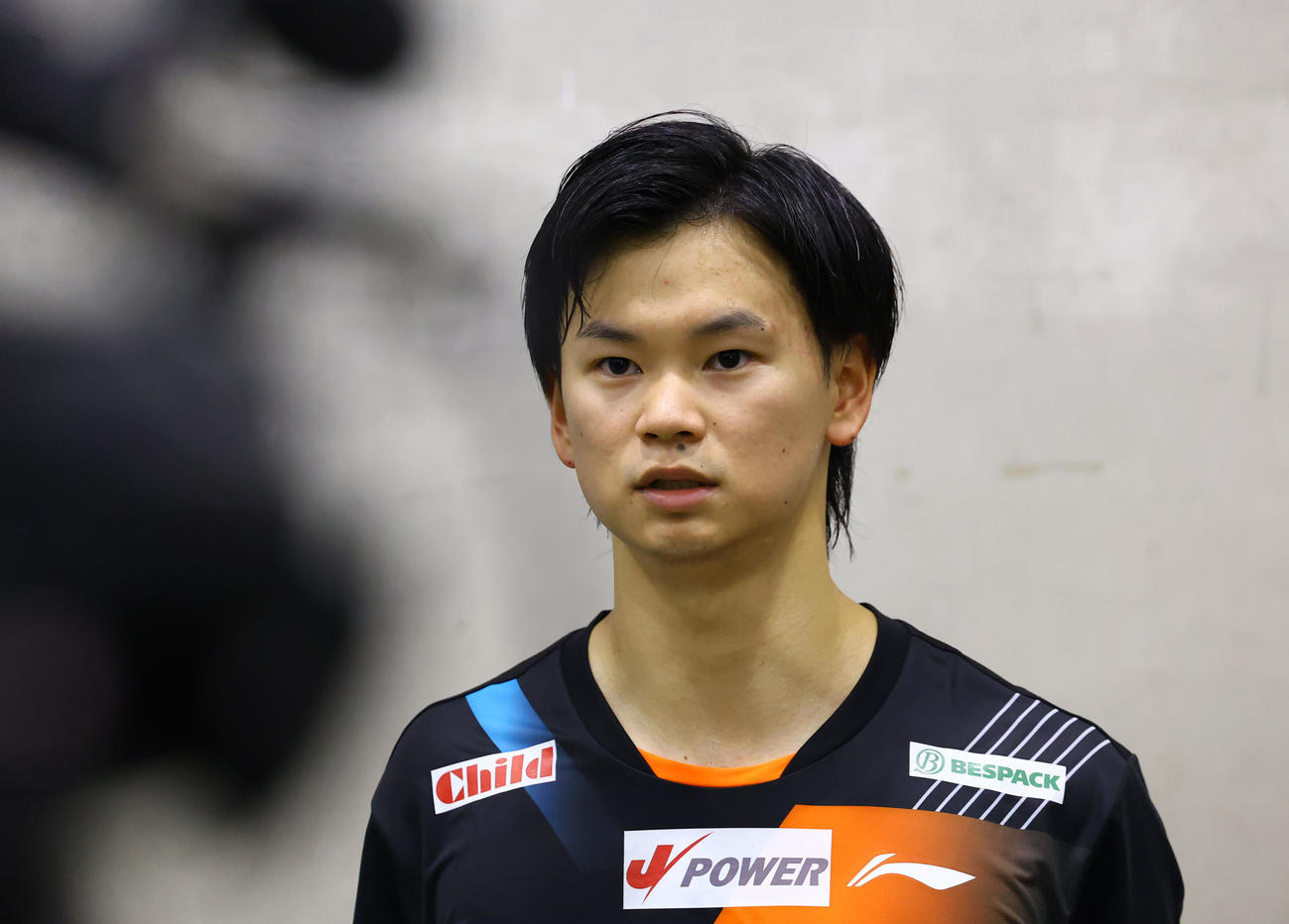 混合ダブルス　試合後取材に応じる渡辺（撮影・藤尾明華）