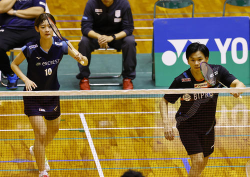 混合ダブルス　初戦に臨んだ渡辺（右）・田口組（撮影・藤尾明華）