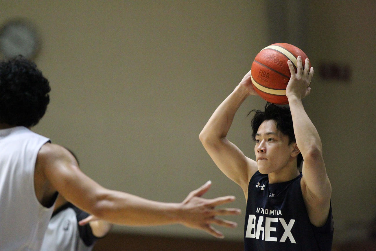 宇都宮対秋田　6日に宇都宮とU22選手契約を交わしたばかりの石川裕大が早くもデビュー（撮影・沢田啓太郎）