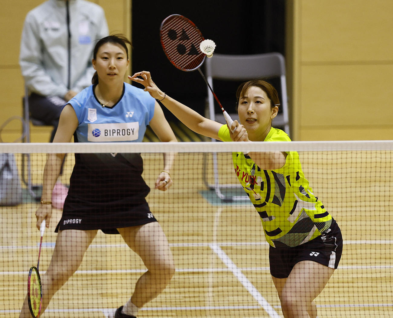 女子ダブルス　3回戦に勝利した五十嵐（左）・桜本組（撮影・藤尾明華）