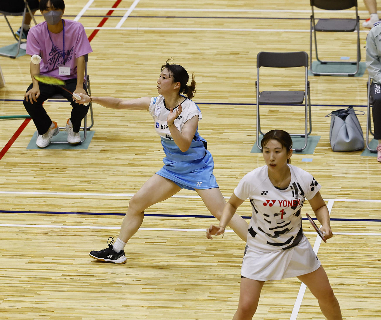 女子ダブルス　初戦を勝利した五十嵐（左）・桜本組（撮影・藤尾明華）