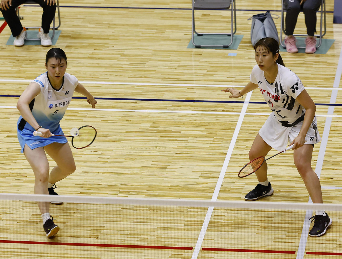 女子ダブルス　初戦に勝利した五十嵐（左）・桜本組（撮影・藤尾明華）