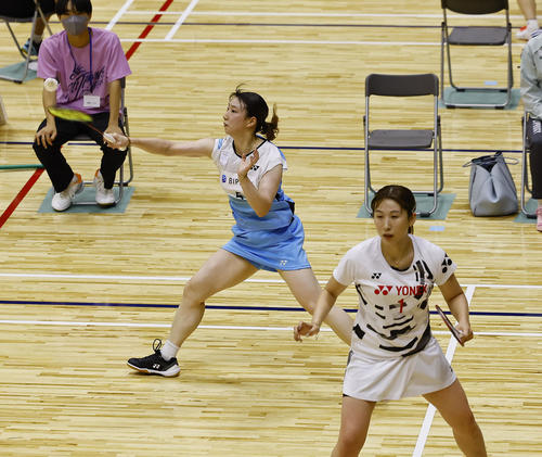 女子ダブルス　初戦を勝利した五十嵐（左）・桜本組（撮影・藤尾明華）