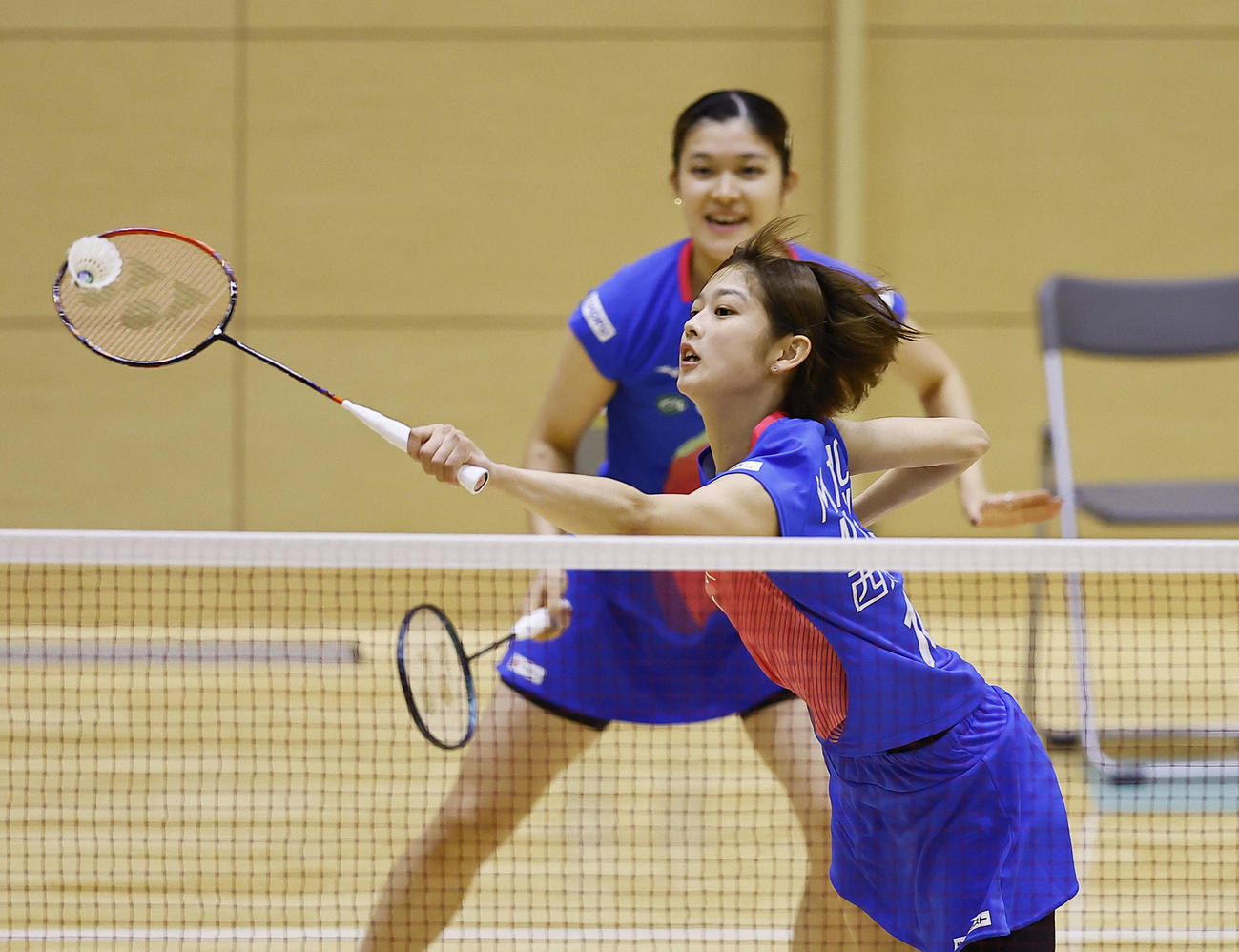 女子ダブルス　3回戦に勝利した佐藤（奥）・田口組（撮影・藤尾明華）