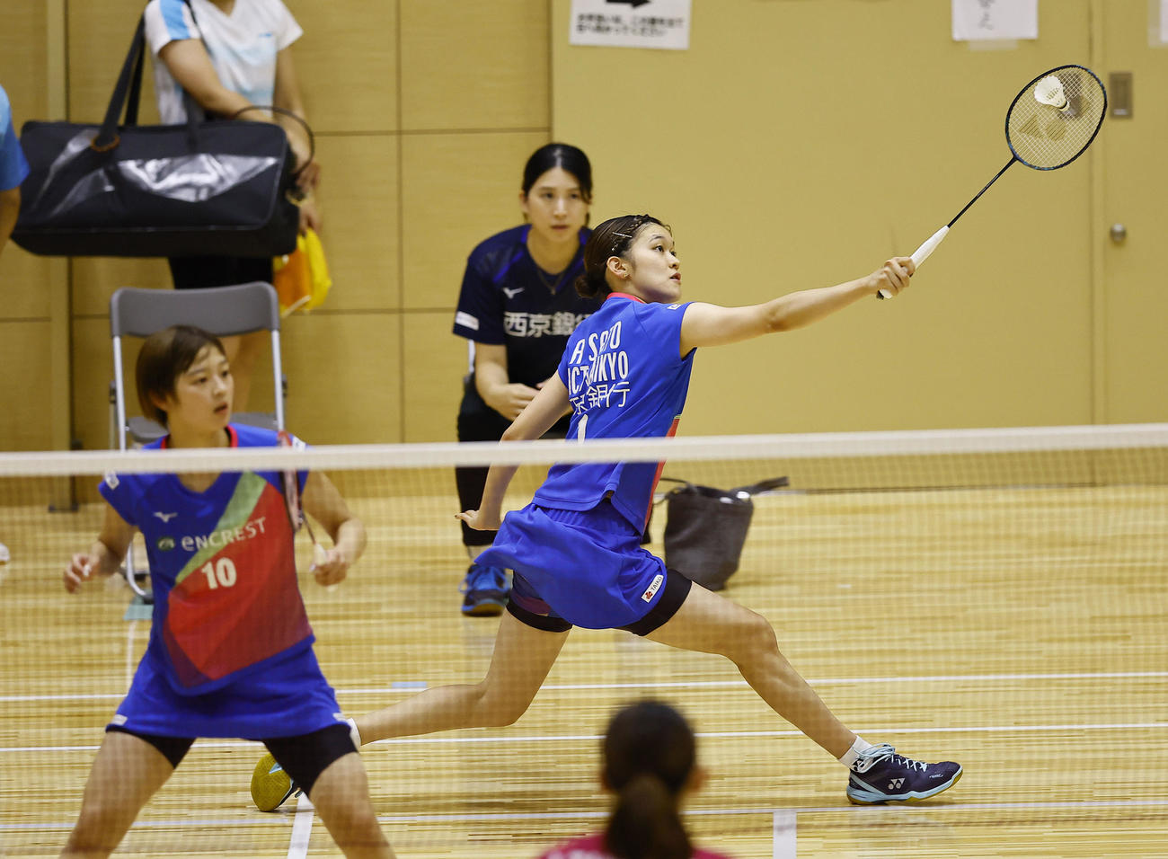 女子ダブルス　3回戦に勝利した佐藤（右）・田口組（撮影・藤尾明華）