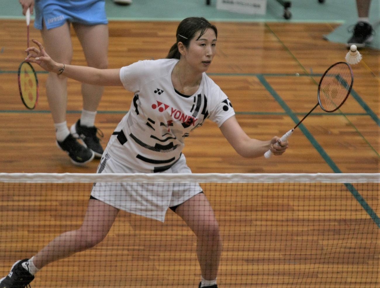 女子ダブルス　プレーする桜本（撮影・藤塚大輔）