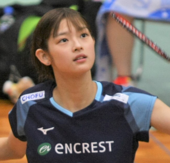 混合ダブルスの試合前にラリーをする田口（撮影・藤塚大輔）
