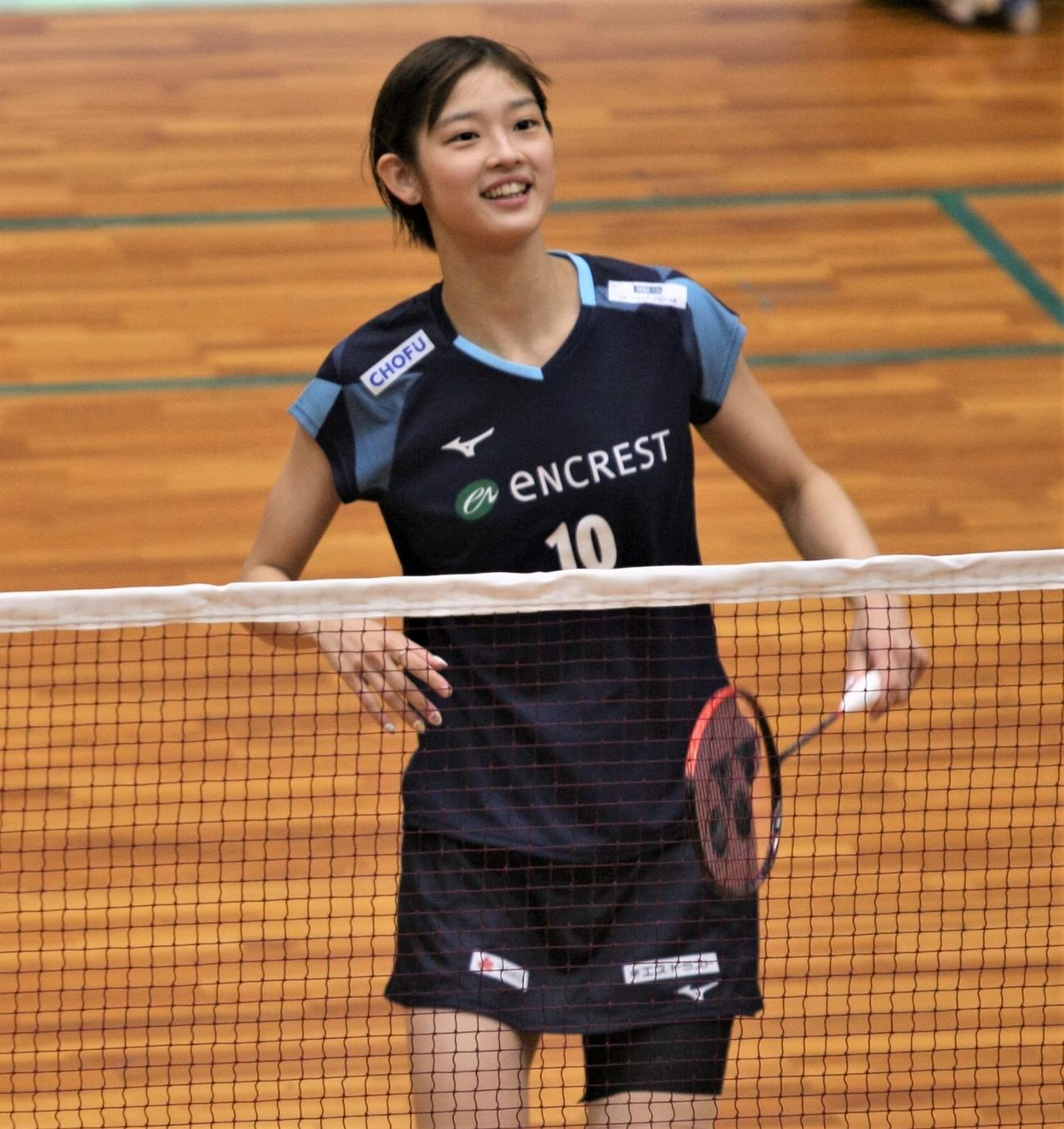 混合ダブルスの試合前に笑顔を見せる田口（撮影・藤塚大輔）