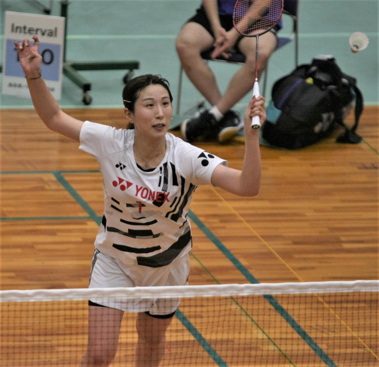女子ダブルス　プレーする桜本（撮影・藤塚大輔）