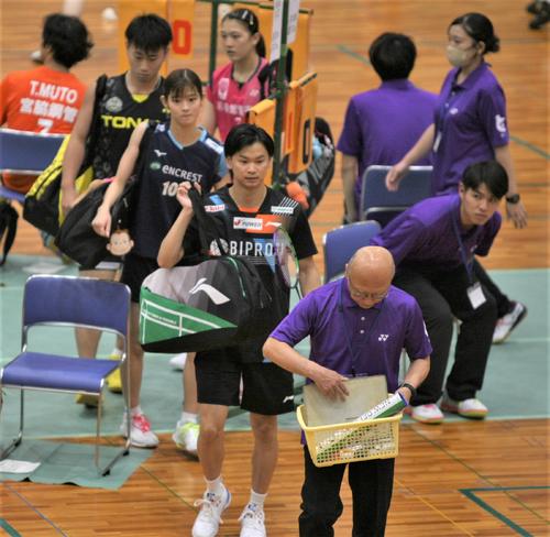 混合ダブルス3回戦に登場した渡辺（手前）田口組（後ろ）（撮影・藤塚大輔）