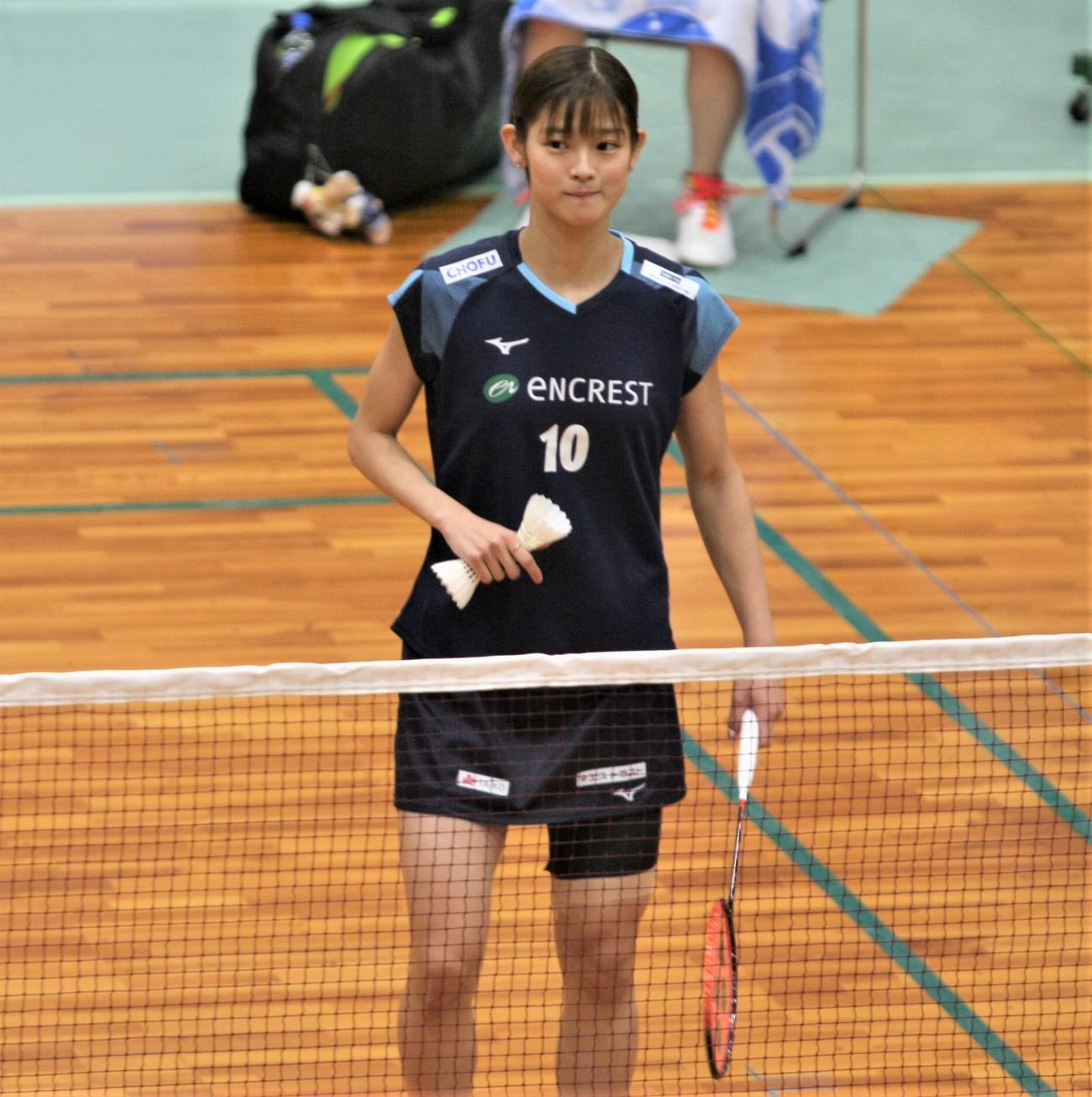 混合ダブルスの試合前に笑顔を見せる田口（撮影・藤塚大輔）