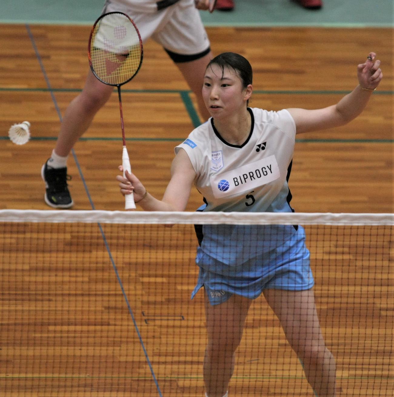 女子ダブルス　プレーする五十嵐（撮影・藤塚大輔）