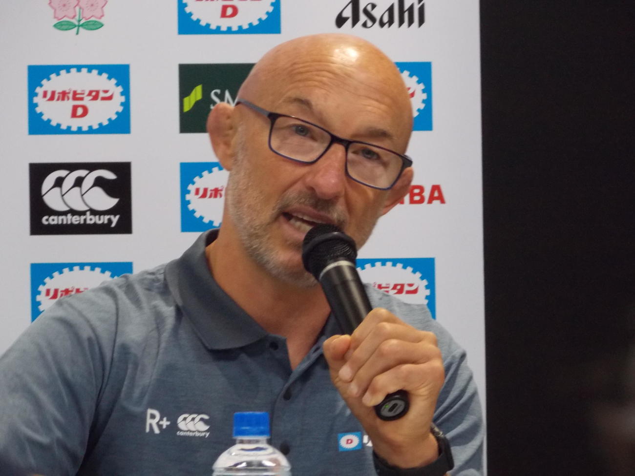 男子7人制日本代表のヘッドコーチに就任し、会見で思いを語るフィル・グリーニング氏（撮影・松本航）